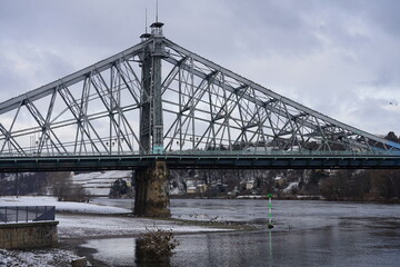 Naklejka premium Stahlbrücke über die Elbe