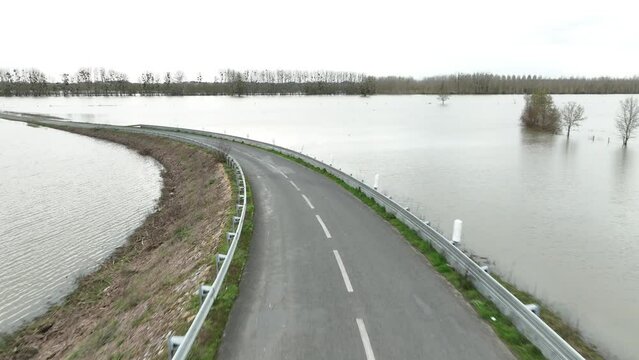 flooding of the La Sarthe river, at Briollay, Maine et Loire, France