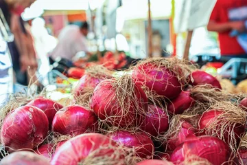 Foto op Plexiglas Red onion on street food market Ballaro in Palermo Sicily Italy © salita2010