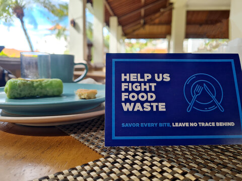 The article contains a call to fight food waste left on restaurant dining tables. zero food waste campaign. The meal must be finished without any leftovers.