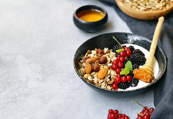 granola muesli for breakfast healthy eating