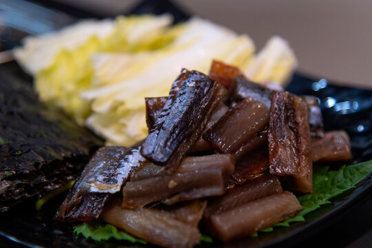 Half-dried saury with napa cabbage