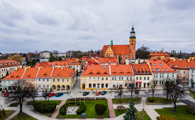 Stare miasto z rynkiem, Wodzisław Śląski na Śląsku w Polsce. Panorama zimą z lotu ptaka
