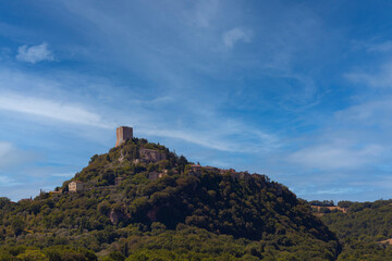 The historic Rocca di Tentennano, an impressive defensive structure in the heart of Tuscany - 741752054