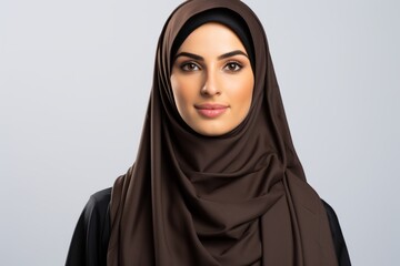 Naklejka premium Portrait of a young woman wearing a brown hijab