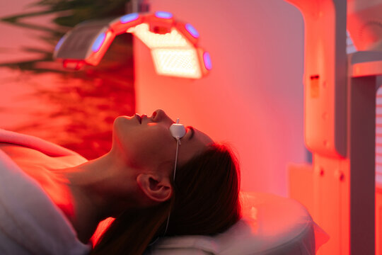 Led Light Therapy - Images et vidéos libres de droits | Adobe Stock
