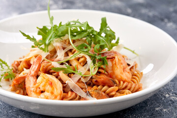pasta with shrimps and sauce
