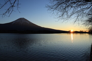 田貫湖と富士山と初日の出