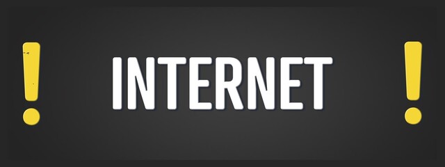 Internet. Eine schwarze Tafel mit weissem Text. Illustration mit Grunge Textstil.