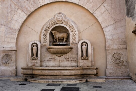 The Fountain of the Bull, located in Piazza Salandra in Nard&ograve;, is a work of art created in 1930 by the sculptor Michele Gaballo. It depicts a young and powerful bull digging the ground with its paw