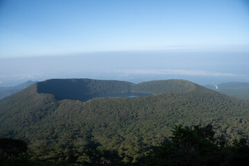 韓国岳から臨む大浪池