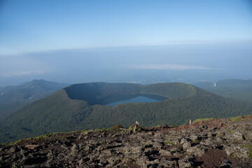 韓国岳から臨む大浪池