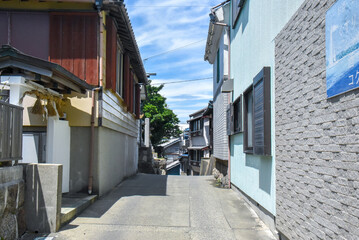 日本の夏の島の裏路地