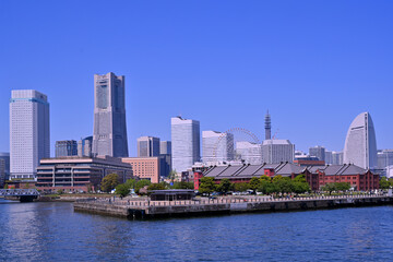 Fototapeta na wymiar cityscape of skyline Yokohama and Yokohama Port city with blue sky background, Minatomirai area in Yokohama city, Kanagawa, Japan