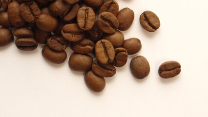 まとめて置かれたコーヒー豆