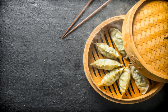 Gedza dumplings in a bamboo steamer.