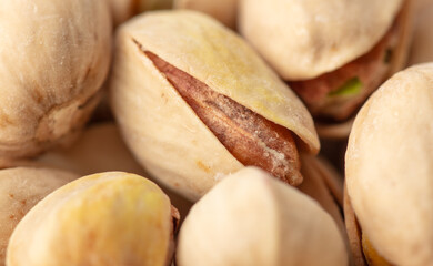Obraz premium Fresh pistachios as a background. Macro