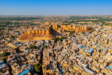 Jaisalmer is also known as Golden City located in the middle of Thar desert in India. Jaisalmer fort is also a UNESCO world heritage site. - obrazy, fototapety, plakaty