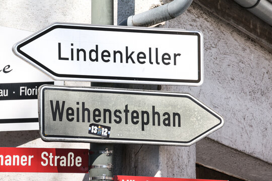 Wegweiser zum Lindenkeller und nach Weihenstephan in Freising