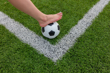 Women use barefoot to step on football