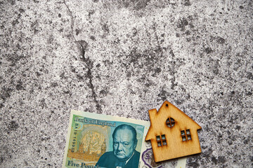 5 pounds sterling, mortgage
​