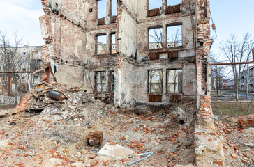 Fototapeta na wymiar War in Ukraine. A destroyed apartment building in Lyman