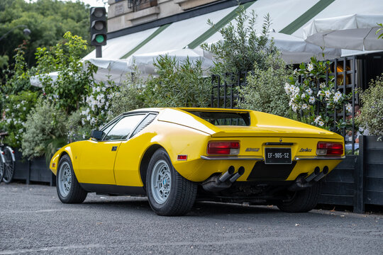 Paris, France - 19 september 2021. Yellow DE TOMASO PANTERA in the city center.