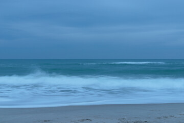 Fototapeta na wymiar Waves on the sea in cloudy weather