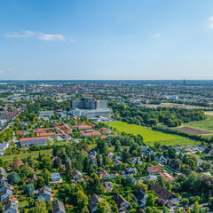 Blick über den Stadtteil Westheim der Stadt Neusäß zur Universitätsklinik Augsburg