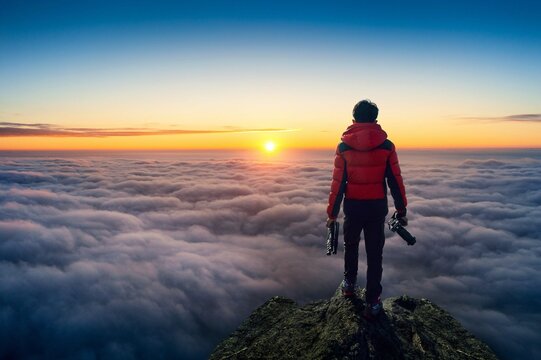 Photographer Hand Holding Camera Standing Viewpoint Clouds Panorama Viewpoint Sunrise