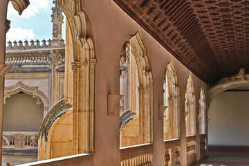 Toledo: Chiostro ed interno del Monasterio de San Juan de los Reyes - Spagna