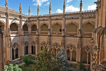 Toledo: Chiostro ed interno del Monasterio de San Juan de los Reyes - Spagna