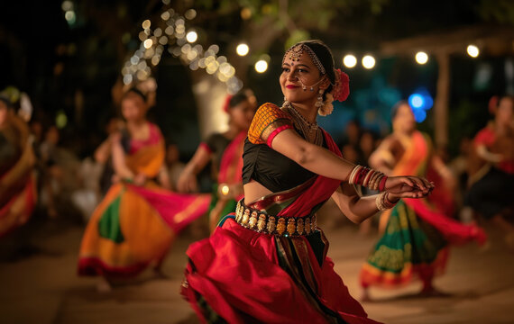 Traditional Maharashtrian dance performances like Lavani or Tamasha, adding a dynamic and colorful element to the celebration.