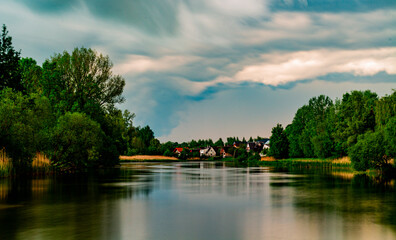 Obraz premium Scenery in the middle of the river