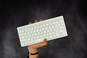 Hand mit Tastatur