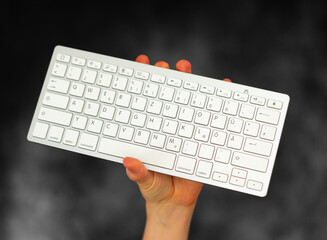 Hand mit Tastatur