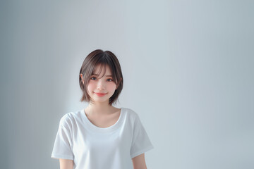 Obraz premium 10代の笑顔のかわいいTシャツ女子