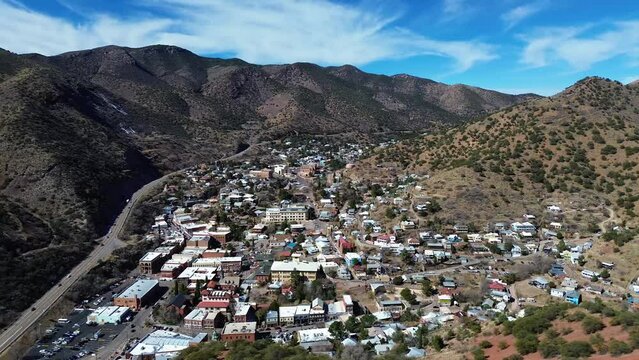 Bisbee, a historical mining town in South-Eastern Arizona, America, USA. A small town founded in 1880 with amazing old buildings, architecture and a fun travel destination.
