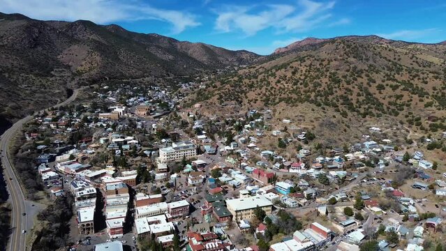 Bisbee, a historical mining town in South-Eastern Arizona, America, USA. A small town founded in 1880 with amazing old buildings, architecture and a fun travel destination.