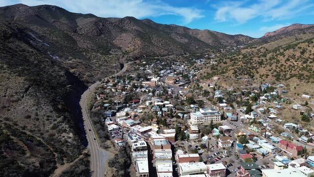 Bisbee, a historical mining town in South-Eastern Arizona, America, USA. A small town founded in 1880 with amazing old buildings, architecture and a fun travel destination.