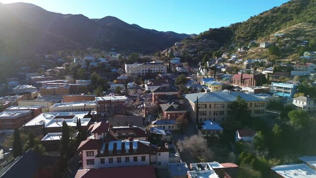 Bisbee, a historical mining town in South-Eastern Arizona, America, USA. A small town founded in 1880 with amazing old buildings, architecture and a fun travel destination.