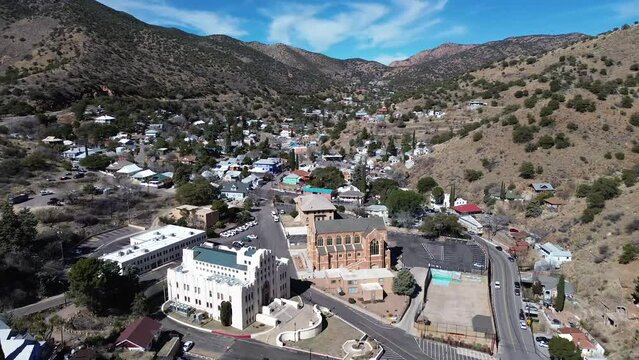 Bisbee, a historical mining town in South-Eastern Arizona, America, USA. A small town founded in 1880 with amazing old buildings, architecture and a fun travel destination.