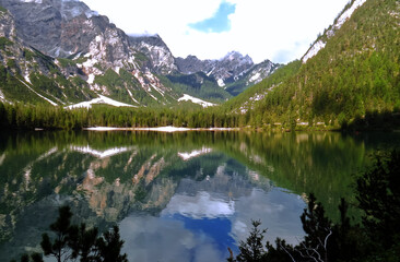 Fototapeta na wymiar Lake Braies South Tyrol