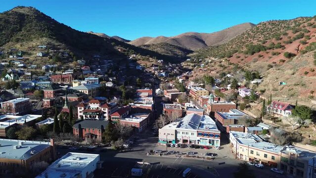 Bisbee, a historical mining town in South-Eastern Arizona, America, USA. A small town founded in 1880 with amazing old buildings, architecture and a fun travel destination.