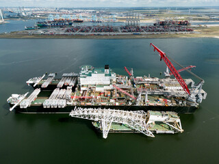 A large pipelaying and heavy lifting vessel, Holland