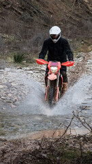 cross de river with motorbike © Ester