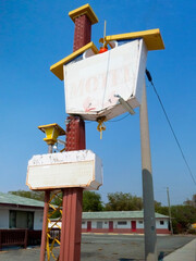 Abandoned motel sign, US, 2023.