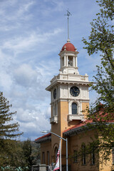 Afternoon view of the historic downtown Touolumne County courthouse in Sonora, California, USA.