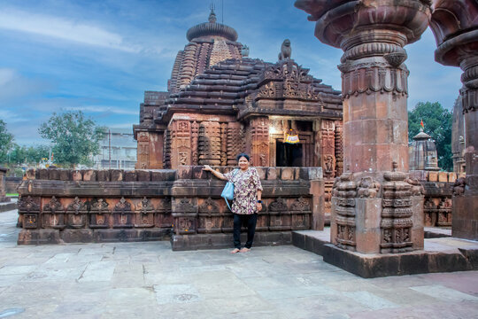 Beautiful lady posing at Mukteshwar Temple Bhubaneshwar, Orissa, India