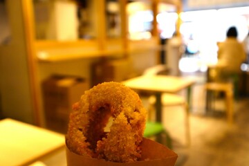 ドーナツ型のコロッケ
